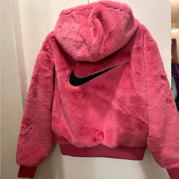 Nike Women’s Faux Fur Sportswear Pink Jacket - Picture 6 of 14